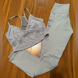 FABLETICS grey floral embroidered yoga work out set size XS/S